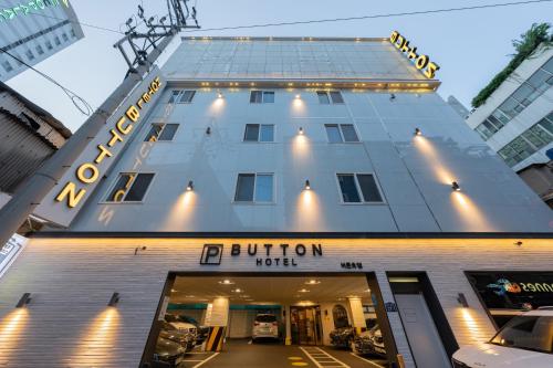 Bangunan di mana terletaknya hotel