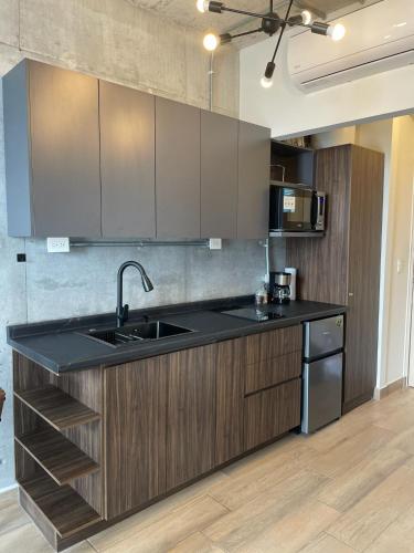 a kitchen with a sink and a counter top at Depa en el corazón de Monterrey in Monterrey