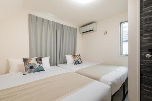 -Okubo 2chome hosuse- Conveniently located 10 min walk from Shin-Okubo Station and 7 min walk from Higashi-Shinjuku Station