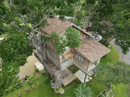an overhead view of a house with a tree at Luxury Treehouse Khaoyai in Ban Nong Makha