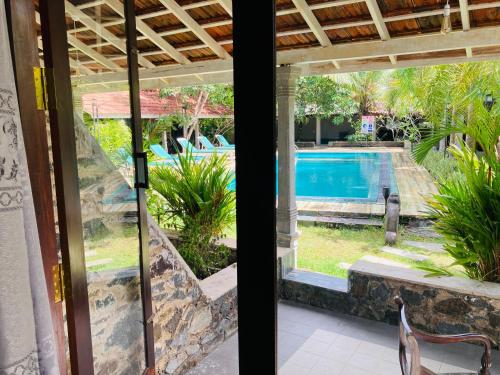 Kolam renang di atau dekat dengan Lavendra Villa Mirissa