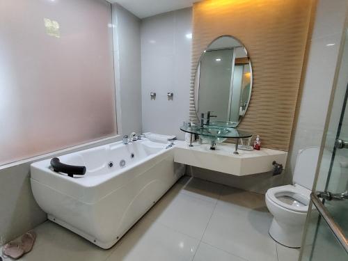 Ένα μπάνιο στο KL studio with Private Jacuzzi