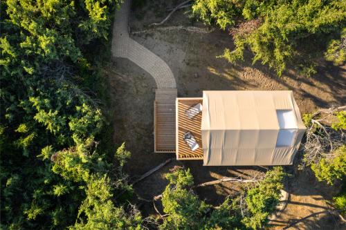 an overhead view of a building in the middle of a forest at Camping Il Capannino Glamping Village in Marina di Bibbona
