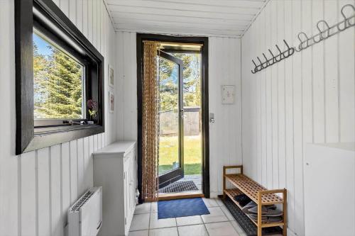 a hallway with a door leading to a window at 8804-Glesborg-Vesttoften-20 in Glesborg