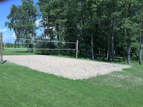 a volley ball net in a field with trees at Erlendi Kodumajutus in Pärnu