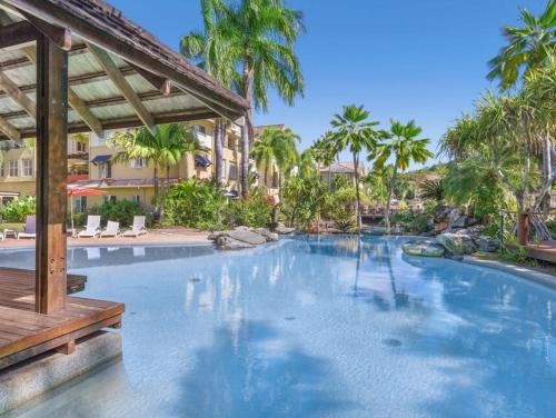 Bazén v ubytování Luxury 2Bed 2bath Poolview apartment with Lift and 4pools nebo v jeho okolí