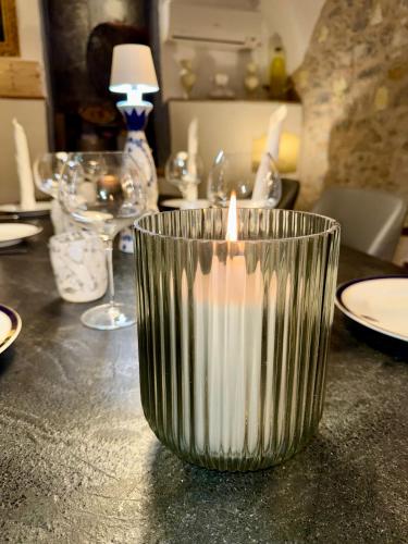 a candle sitting on top of a table at Hotel Baia D'Oro - Adults Only in Gargnano