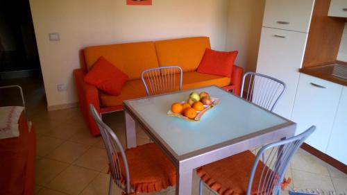 a kitchen with a table with a bowl of fruit on it at Appartamenti Vacanze Mareemare in Capo dʼOrlando