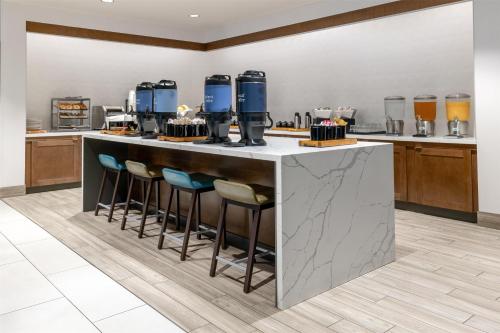 Kuchyň nebo kuchyňský kout v ubytování Hilton Garden Inn Hanover Arundel Mills, MD