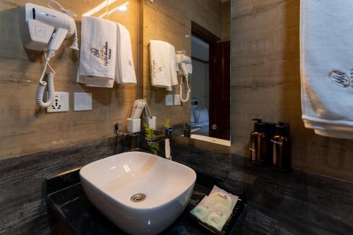 Un baño de Hotel Mystic Mountain, Pokhara