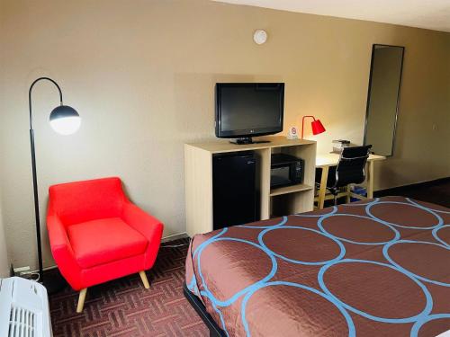 Super 8 by Wyndham Gloucesterにあるテレビまたはエンターテインメントセンター
