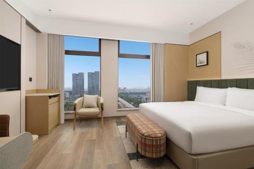 Katil atau katil-katil dalam bilik di Hilton Garden Inn Linyi Shangcheng