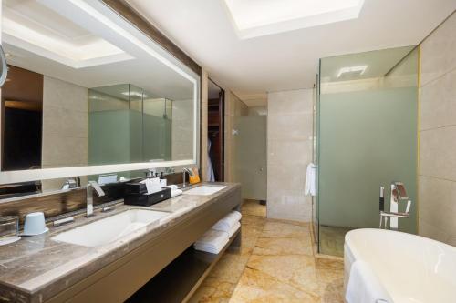 Ένα μπάνιο στο Intercontinental Jinan City Center by IHG