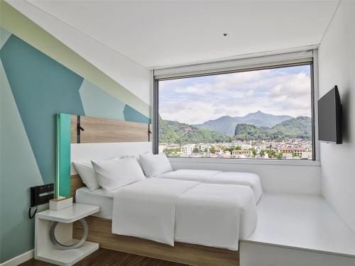 Pemandangan gunung umum atau pemandangan gunung yang diambil dari hotel