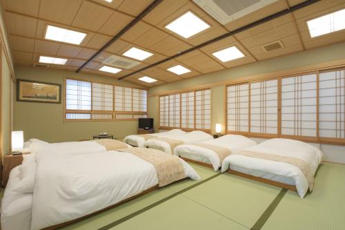 TSUTENKAKU BASE 77-Group Stay up to 8
