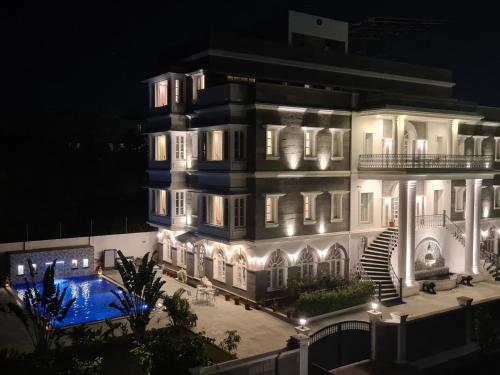 Bazén v ubytování Boheda Manor - Luxury Retreat nebo v jeho okolí