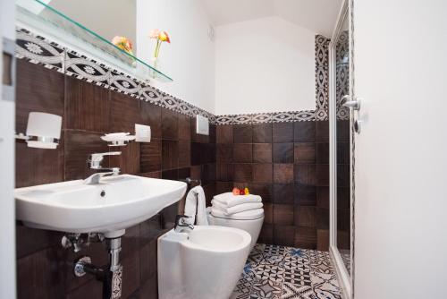 a bathroom with a sink and a toilet at Ravello House in Ravello