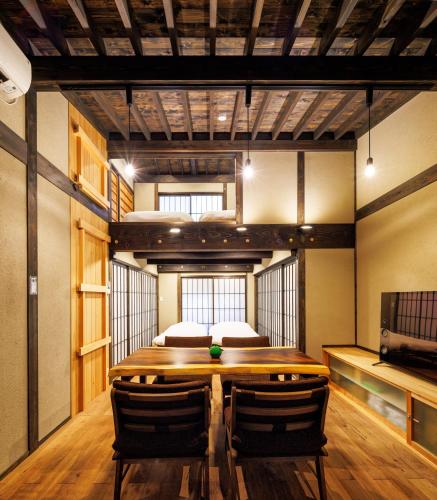 a room with a table and chairs and a bed at casa7条 in Kyoto