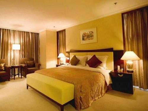Postel nebo postele na pokoji v ubytování Beijing Jinjiang Fuyuan Hotel