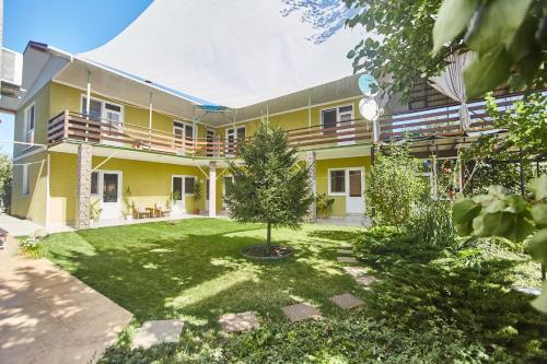 Gambar di galeri bagi Green guest house di Chornomorsk