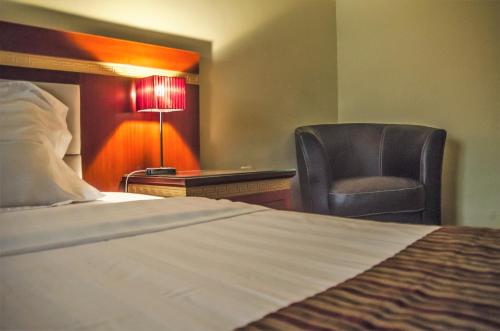 Una cama o camas en una habitación de Hotel Rosebud