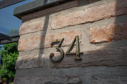 a sign on the side of a brick building at B&B Villa Argiolas in Modena