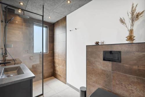 Ένα μπάνιο στο 525-Lemvig-Stranden-10