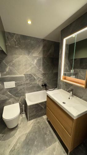 Ένα μπάνιο στο Renovated & cozy apartment