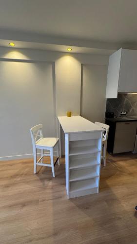 Renovated & cozy apartment
