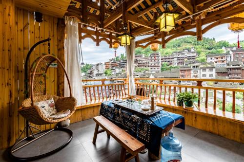 Floral Hotel Furong Town Qichi Innにあるバルコニーまたはテラス
