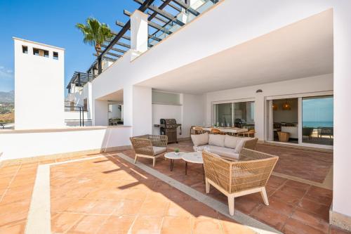 Santa Clara Golf Duplex by AORA STAY
