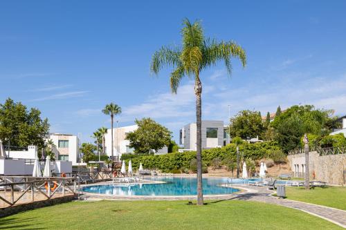 Santa Clara Golf Duplex by AORA STAY