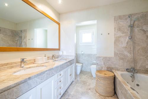 Santa Clara Golf Duplex by AORA STAY
