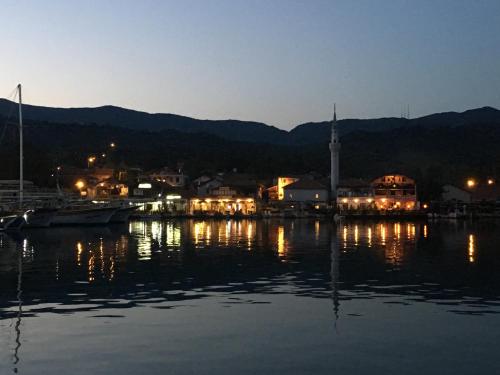 Φυσικό τοπίο κοντά σε αυτό το δωμάτιο σε οικογενειακή κατοικία