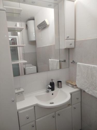 Apartment GaLa with Free Parking Near Old Town Split