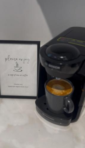 Kemudahan buat kopi dan teh di Mordor Lodge
