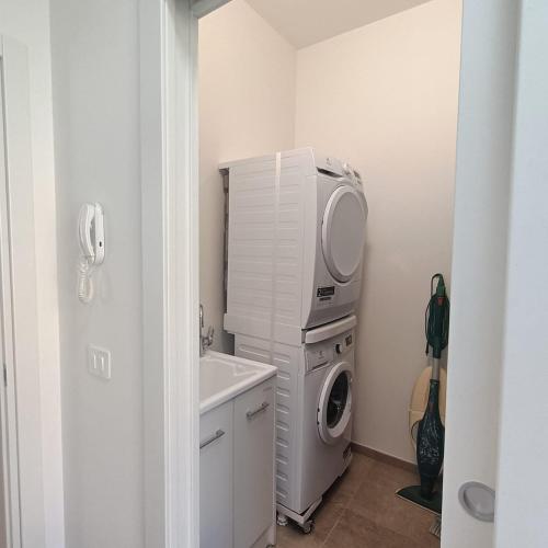 a laundry room with a washing machine and a washer at Carpegna Green House in Carpegna
