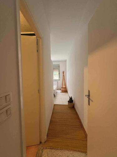 Cozy & functional apartmentにあるベッド