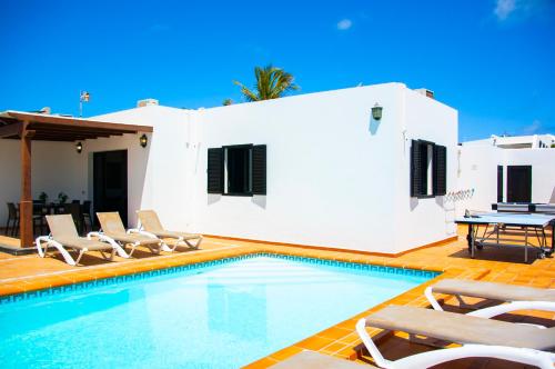 Villa Conil with heated pool and air conditioning