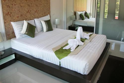 Ένα ή περισσότερα κρεβάτια σε δωμάτιο στο West Key Kamala Apartment
