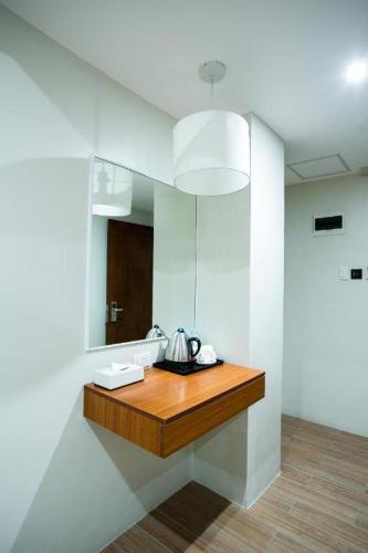 a bathroom with a sink and a mirror at Hotel Fleur de Liz in Panglao