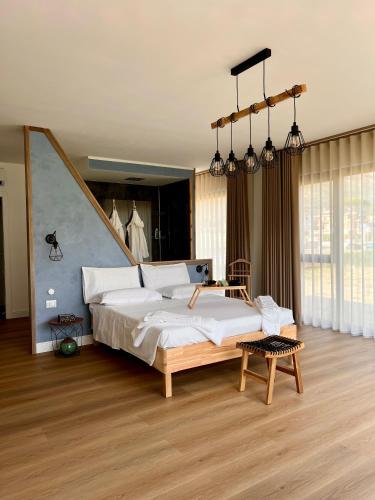 En eller flere senge i et værelse på Vico Suite