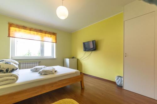 Postel nebo postele na pokoji v ubytování Kadrina Spordikeskuse Hostel