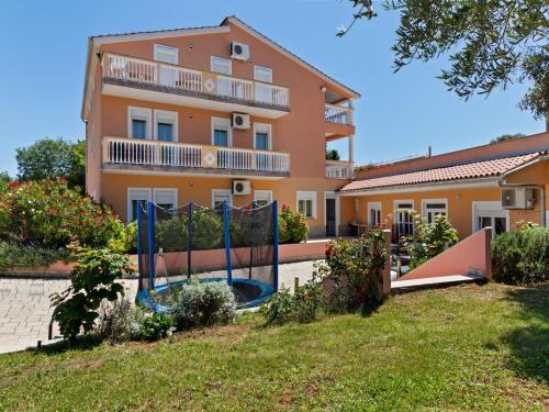 Mobile Home in Banjole near the Beach