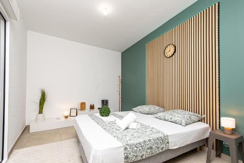 Postel nebo postele na pokoji v ubytování Appartement neuf - Patio intérieur - Parking - EF