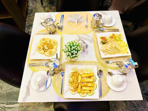Makanan di atau berdekatan hotel