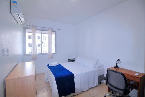 a hotel room with a bed and a desk and a desk at Conforto! Localização Imbatível em Copacabana U054 in Rio de Janeiro