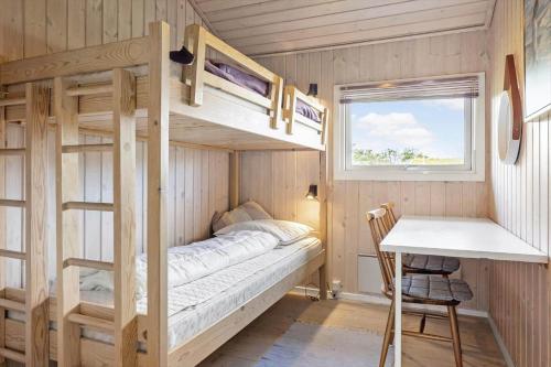 Postel nebo postele na pokoji v ubytování LK539-Lokken-Sylviavej-27