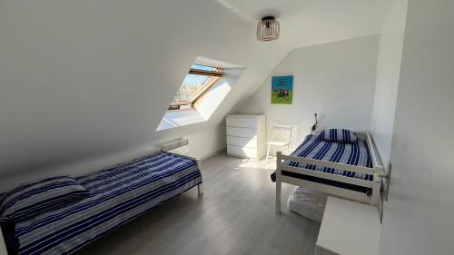Postel nebo postele na pokoji v ubytování Maison de vacances à Erquy