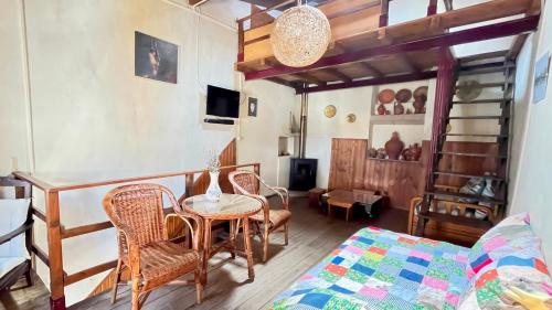a room with a bed and a table and chairs at Casa Medieval de Nisa in Nisa